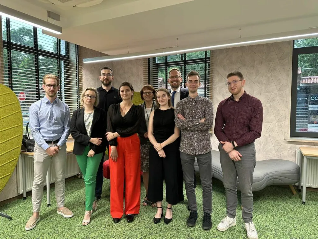 Zdjęcie grupowe ludzi