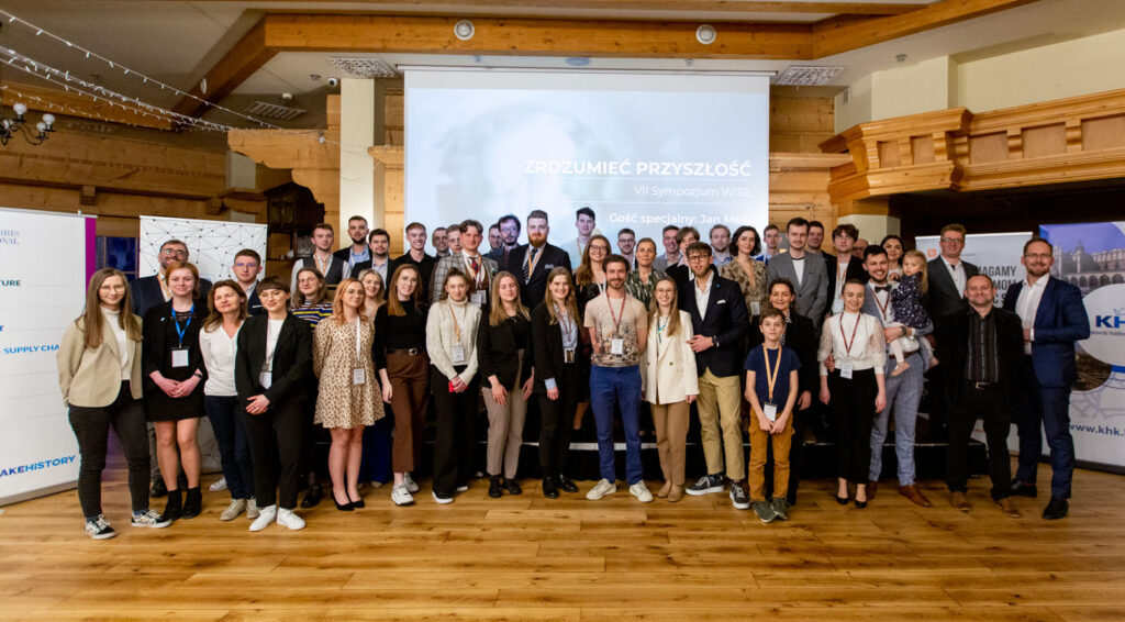 Zdjęcie zbiorowe uczestnikó Sympozjum