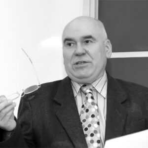 Mężczyzna w garniturze